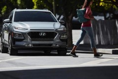 Hyundai Kona 2019 được bổ sung nhiều công nghệ hỗ trợ lái và an toàn tiên tiến, giá từ 465 triệu đồng