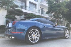 Một trong hai chiếc Ferrari California T của Việt Nam về "định cư" ở đất Cảng