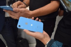 Người dùng đã bắt đầu nhận được những chiếc iPhone XR đầu tiên