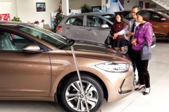 Ô tô nhập hạ giá, đẩy xe trong nước vào thế khó