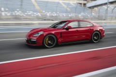 Porsche Panamera GTS 2019 mạnh 453 mã lực và có giá từ 128.000 USD