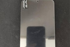 Không "tai thỏ", Galaxy A8s chỉ có một lỗ nhỏ cho camera trước