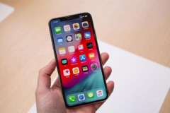 IPhone Xs liệu có 'thua thiệt' khi so sánh với Xiaomi Mi 8 EE