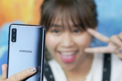 Đập hộp Samsung và khám phá Galaxy A7 (2018) phiên bản chính hãng tại Việt Nam