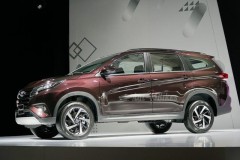 Vừa ra mắt, Toyota Rush 2019 đã bị ép mua kiểu ‘bia kèm lạc’