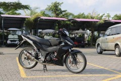 Winner 150: Con Báo Đêm tốc độ cùng bộ Quick Shifter của chàng biker Việt