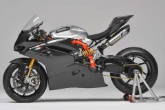 Pierobon X85R sở hữu hiệu năng vận hành ấn tượng hơn trên đường đua nhờ bộ khung tối ưu