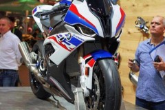 BMW S1000RR 2019 trình làng với thiết kế cải tiến và động cơ mạnh mẽ hơn