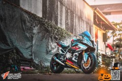BMW S1000RR độ sắc bén dưới góc ảnh nghệ thuật