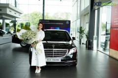 Mercedes-Benz bàn giao chiếc 450 L mới "cứng" cho ca sĩ Bích Phương