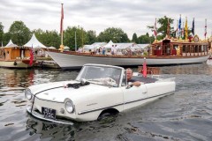 Cận cảnh Amphicar - Ô tô mui trần lội nước tại Sài Gòn