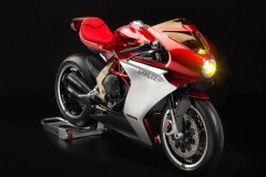 MV Agusta Superveloce 800 tạo hình với những đường nét hiện đại của superbike Thế kỷ XXI