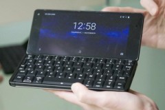 Cosmo Communicator: Thiết bị lai giữa máy tính bỏ túi, smartphone và máy ảnh