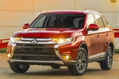 Nhiều mẫu xe ô tô tiếp tục giảm giá mạnh trong tháng qua