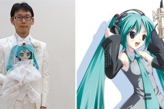 Độc & lạ: Người đàn ông Nhật Bản chi 17.600 USD để cưới nữ ca sĩ ảo