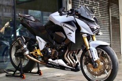 Kawasaki Z800 đầy sức hút với tone màu trắng tinh khôi