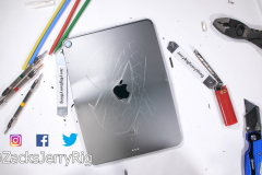 Để bẻ cong chiếc iPad Pro 2018 không cần phải tập luyện quá nhiều