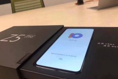 Lenovo Z5 Pro lộ ảnh thực tế với màn hình gần như chiếm trọn mặt trước