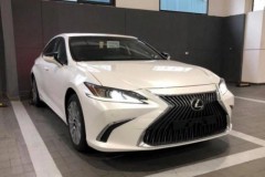 Lexus ES 250 2019 vừa xuất hiện tại một đại lý chính hãng Việt Nam