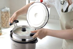 Nên chọn nồi ủ chân không hay nồi áp suất điện cho căn bếp nhà bạn?