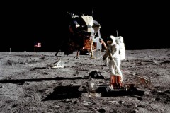 Nga lên kế hoạch xác minh liệu Neil Armstrong có thực sự đặt chân lên mặt trăng năm 1969