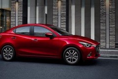 Ô tô nhập khẩu miễn thuế tràn về ồ ạt, gây áp lực cho xe lắp ráp