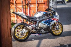 S1000RR độ đầy sặc sỡ và hút hồn với gói trang bị dư xịn