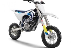 Mô tô "cào cào" Husqvarna EE 5 hoàn toàn mới vừa ra mắt có gì nổi bật?