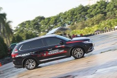 Cháy cùng nữ vận động viên đua xe Leona Chin với Mitsubishi Triton và Outlander