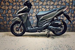 Vario 150 độ sở hữu hơi thở Leovince có giá trên chục củ