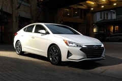 Bộ tứ xe hạng C được nâng cấp đáng kể từ đầu năm đến nay, hứa hẹn sẽ gây sốt vào năm sau