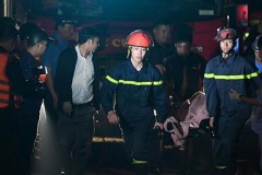 Xe ô Mercedes gặp nạn trên cầu Chương Dương, hai người tử vong trong xe