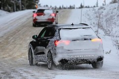 Nguyên mẫu thử nghiệm Audi RS Q3 2019 dầm mình trong trời tuyết lạnh