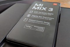 Trên tay Xiaomi Mi Mix 3 phiên bản quốc tế đầu tiên rò rỉ