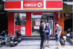 Cơn bão cửa hàng tiện lợi thay đổi thói quen tiêu dùng Việt Nam thế nào?