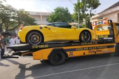 Ferrari 488 GTB màu vàng đầu tiên tại Bình Dương đi “đóng biển”