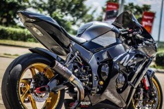 Kawasaki ZX-10R độ đặc sắc dưới dàn phụ kiện cao cấp