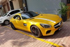 Bắt gặp Mercedes-AMG GT S màu vàng đầu tiên về Việt Nam trên phố