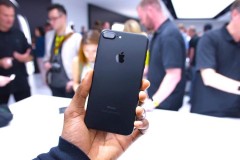 So với iPhone XR, iPhone 7 Plus có lợi thế nào để thu hút người dùng?