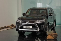 Giá xe sang tăng tới gần 400 triệu đồng khiến nhiều người ngỡ nàng