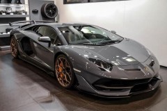 Lamborghini Aventador SVJ sơn xám Grigio Telesto cùng với những điểm nhấn màu cam