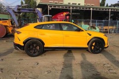 Việt Nam đón chiếc Lamborghini Urus thứ ba với bộ cánh màu vàng rực rỡ