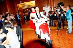 Vespa Primavera ABS 125 Iget bán được hơn 230 triệu đồng giúp trẻ em Việt hở hàm ếch