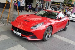 Ferrari F12 Berlinetta đầu tiên về Việt Nam xuất hiện trên phố Sài Gòn