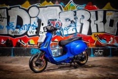 Vespa Sprint nhận được "trái tim" từ đàn anh Vespa GTS 300 và hàng loạt các đồ chơi đẳng cấp