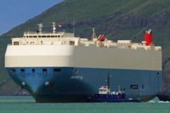 Tàu chở hàng bốc cháy khi đang vận chuyển 3500 chiếc Nissan mới từ Nhật Bản tới Hawaii