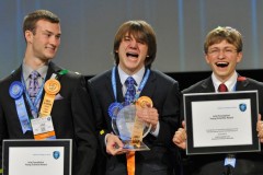 [Cuộc sống] Góc "Con nhà người ta": 17 tuổi phát minh thiết bị test ung thư, chế tạo cánh tay robot, nhận giải thưởng 500 ngàn đô... Còn bạn?