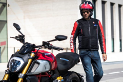 Ducati ra mắt áo khoác thông minh với túi khí giảm sốc