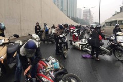 Vì sao xe máy ngã lại tự động tắt máy và khởi động lại bằng cách nào