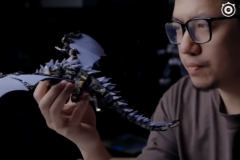 Xiaomi Mi 11 được tháo rời và lắp ráp thành tác phẩm điêu khắc rồng siêu ngầu